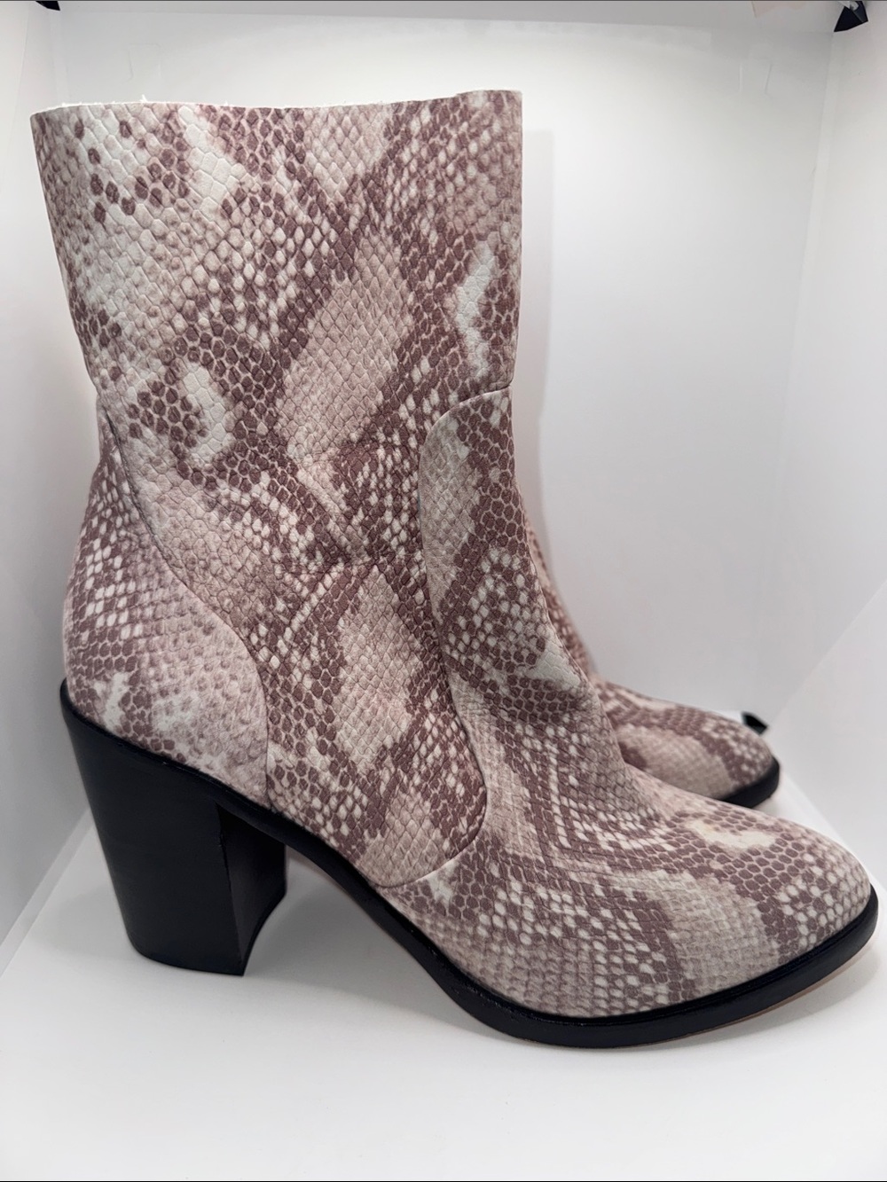 Dolce Vita Samie Leather Boots Bootie w Embossed Snake Print Women’s 9.5